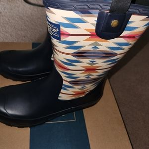Pendleton Mid Rain Boot size 8